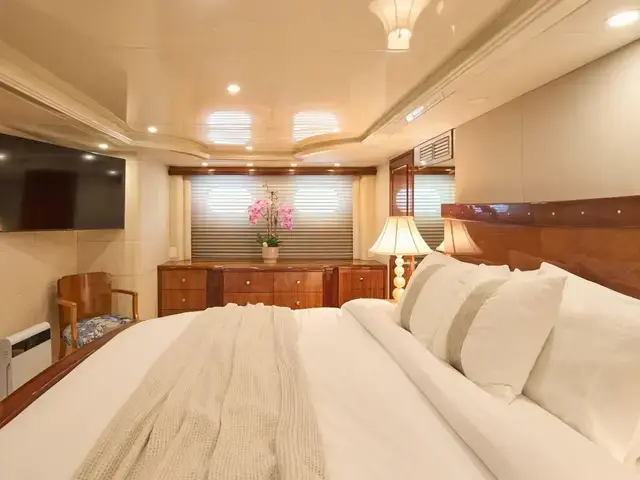 Hatteras Tri-deck Motoryacht