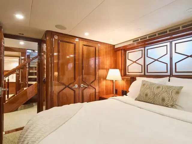 Hatteras Tri-deck Motoryacht