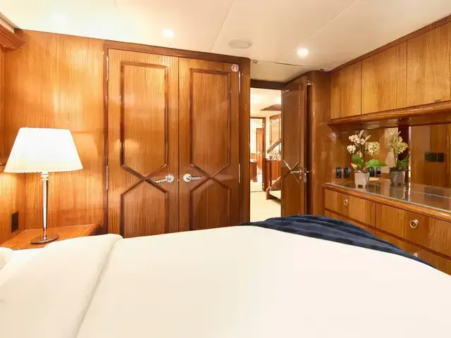 Hatteras Tri-deck Motoryacht