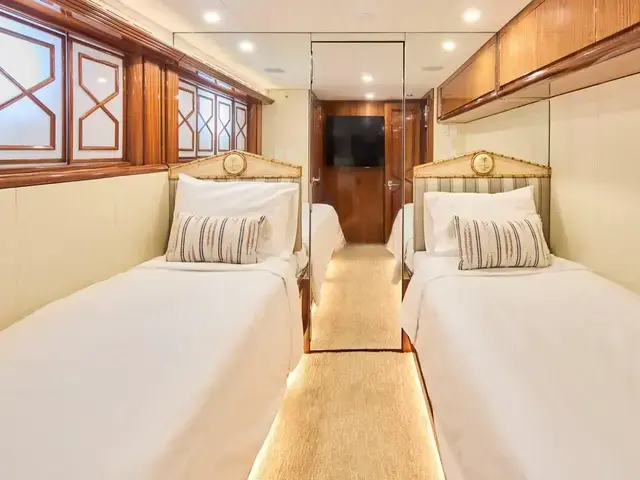 Hatteras Tri-deck Motoryacht