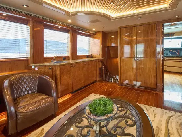 Hatteras Tri-deck Motoryacht