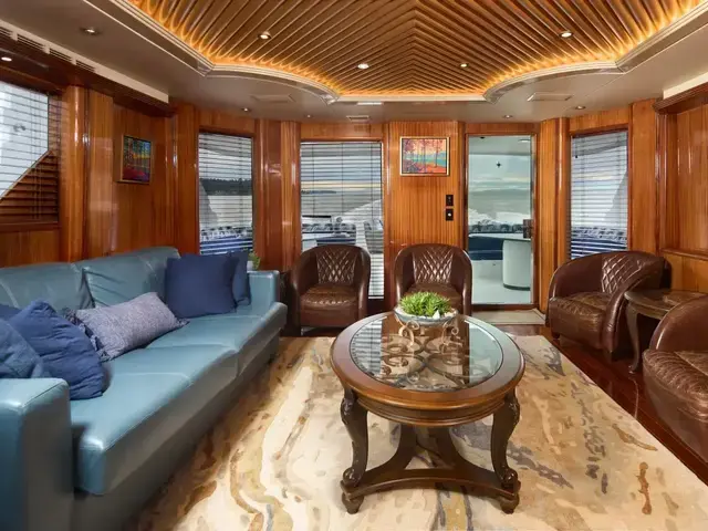 Hatteras Tri-deck Motoryacht