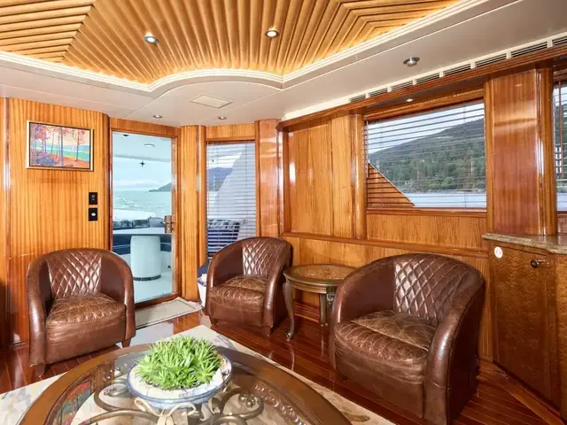 Hatteras Tri-deck Motoryacht