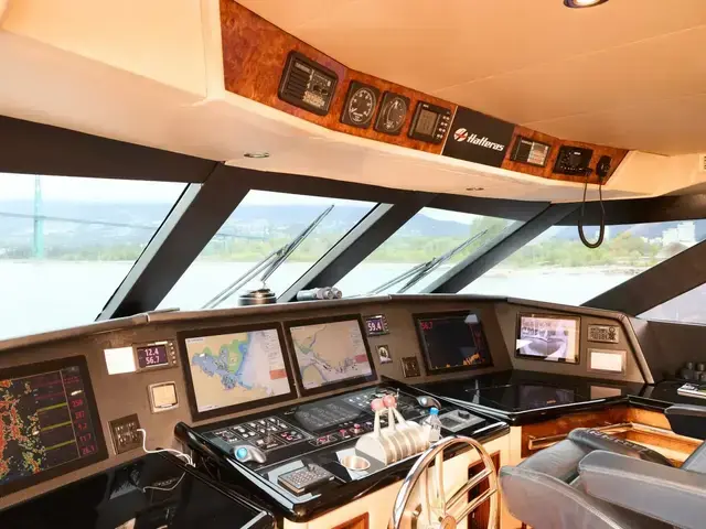 Hatteras Tri-deck Motoryacht