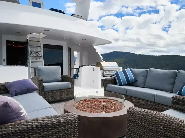 Hatteras Tri-deck Motoryacht