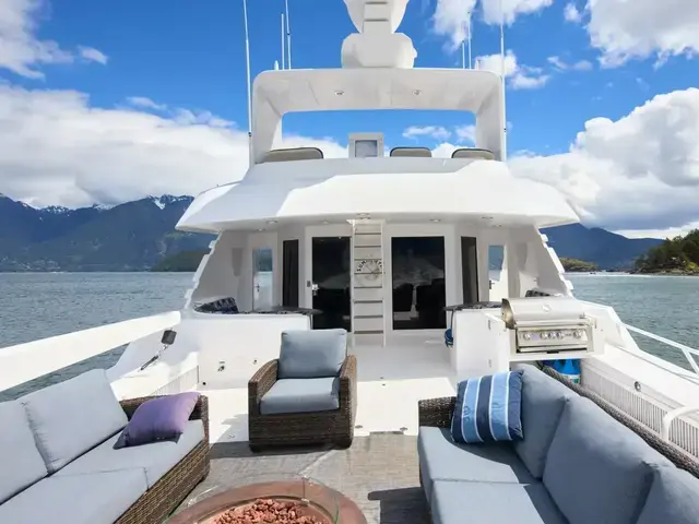 Hatteras Tri-deck Motoryacht