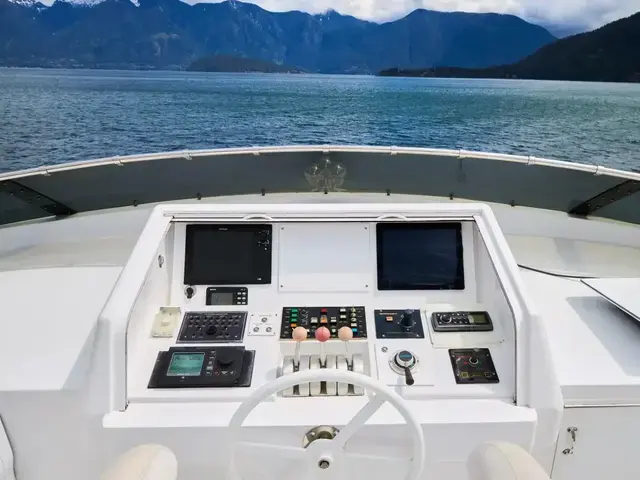 Hatteras Tri-deck Motoryacht