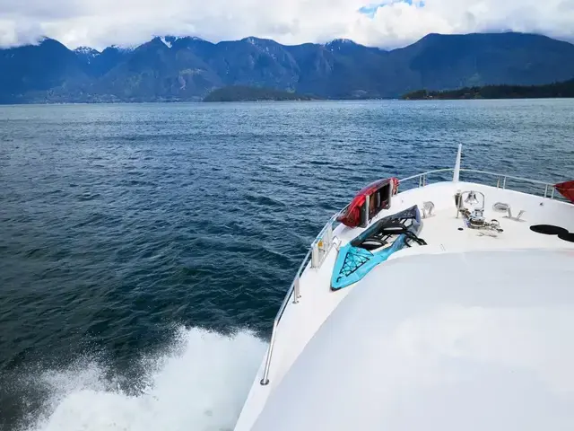 Hatteras Tri-deck Motoryacht