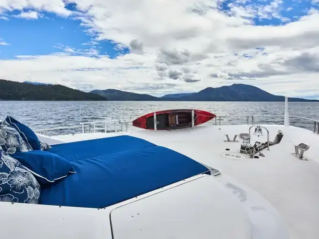 Hatteras Tri-deck Motoryacht