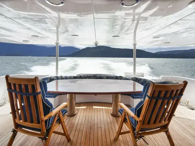 Hatteras Tri-deck Motoryacht