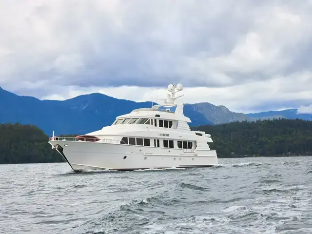 Hatteras Tri-deck Motoryacht