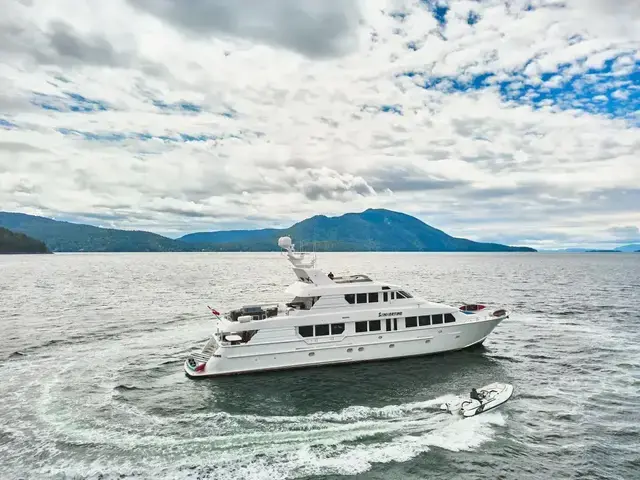 Hatteras Tri-deck Motoryacht