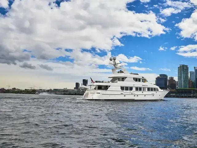 Hatteras Tri-deck Motoryacht