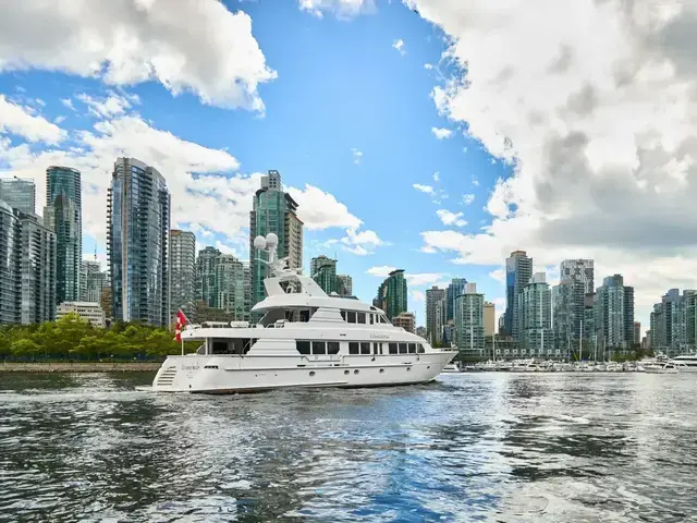 Hatteras Tri-deck Motoryacht