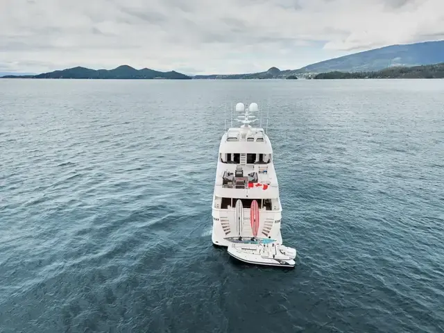 Hatteras Tri-deck Motoryacht