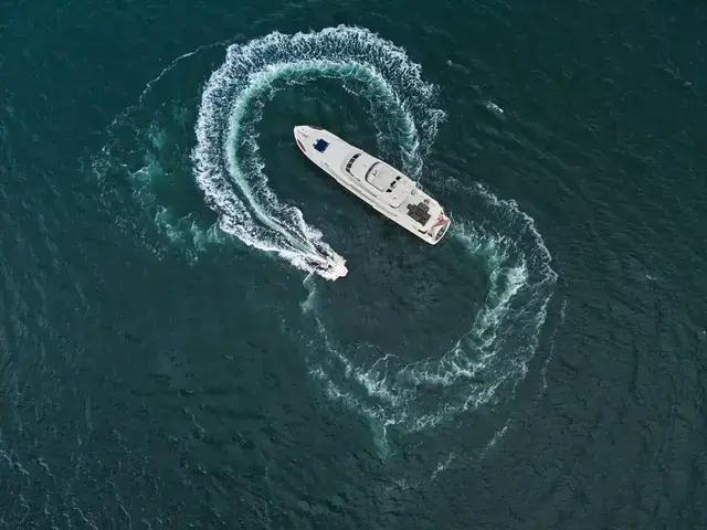 Hatteras Tri-deck Motoryacht