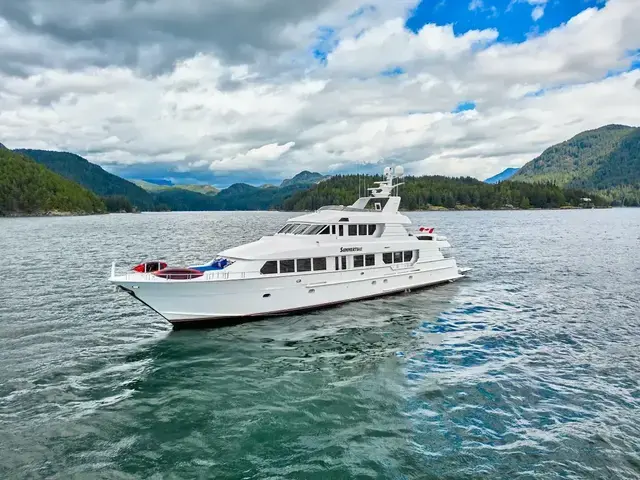 Hatteras Tri-deck Motoryacht