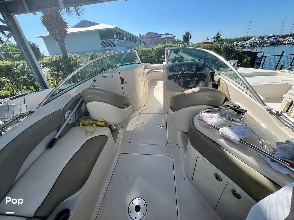 2005 Sea Ray 240 sundeck