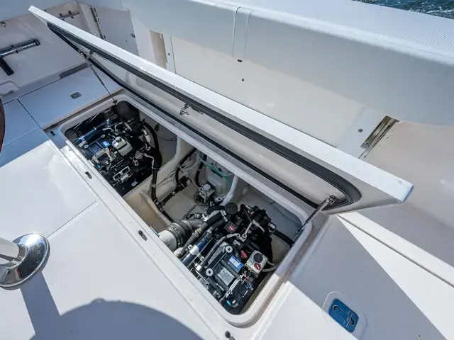 Tiara 43'