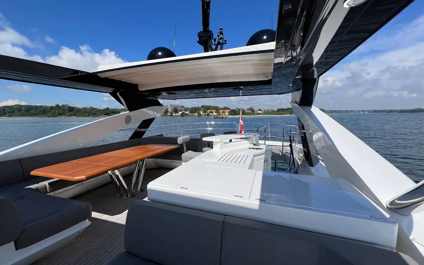 2018 Sunseeker 86