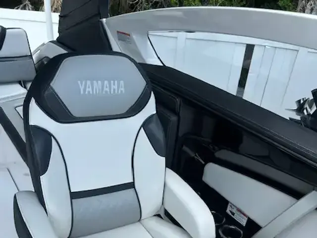 Yamaha 275 SE