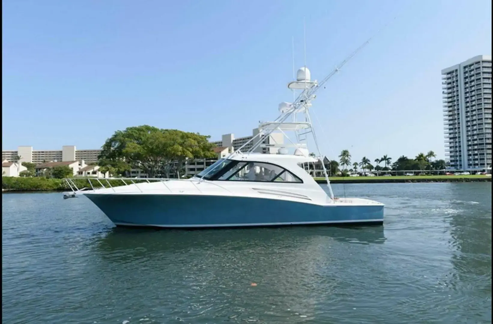 2015 Hatteras 43 sport express