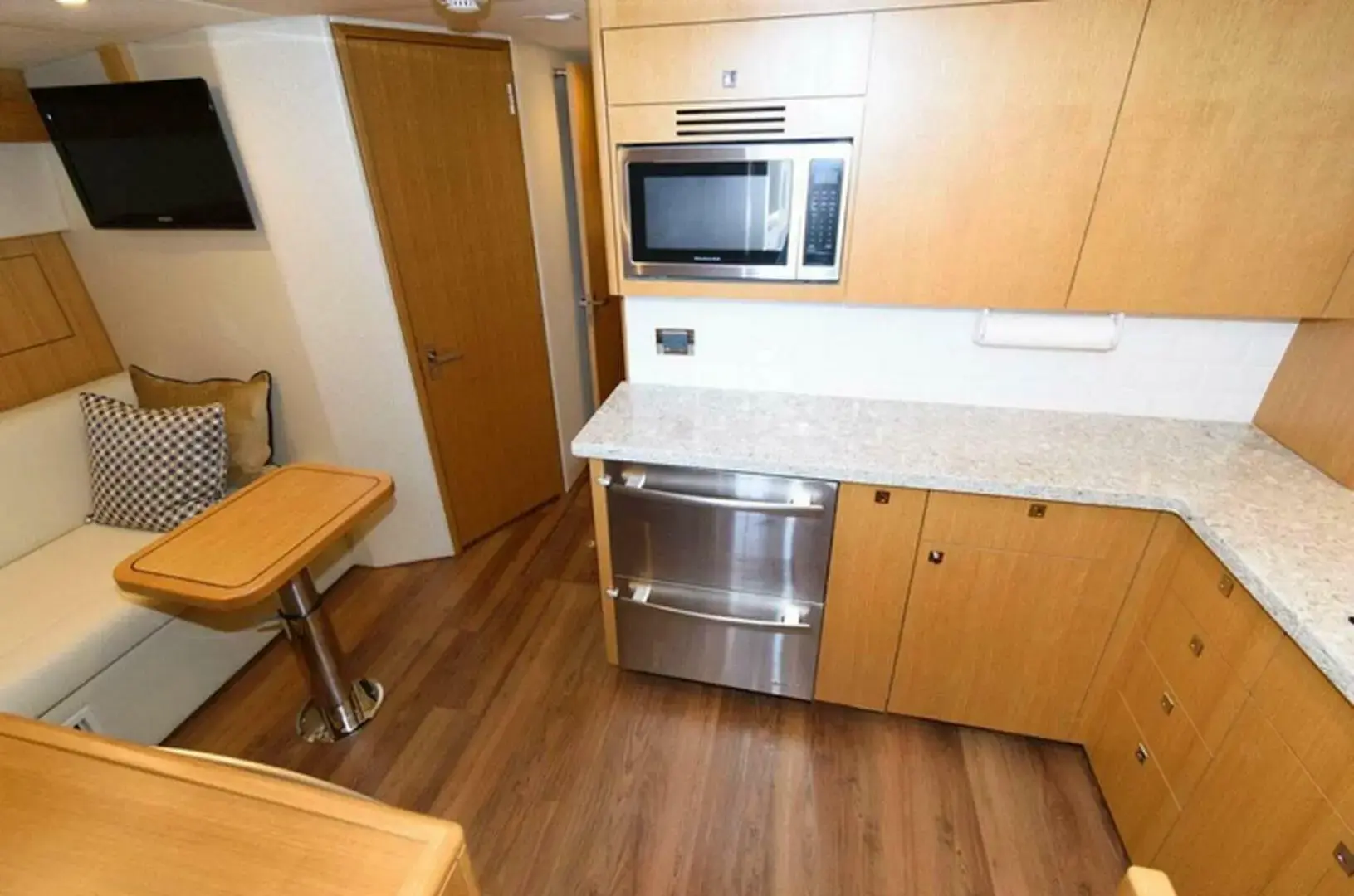 2015 Hatteras 43 sport express