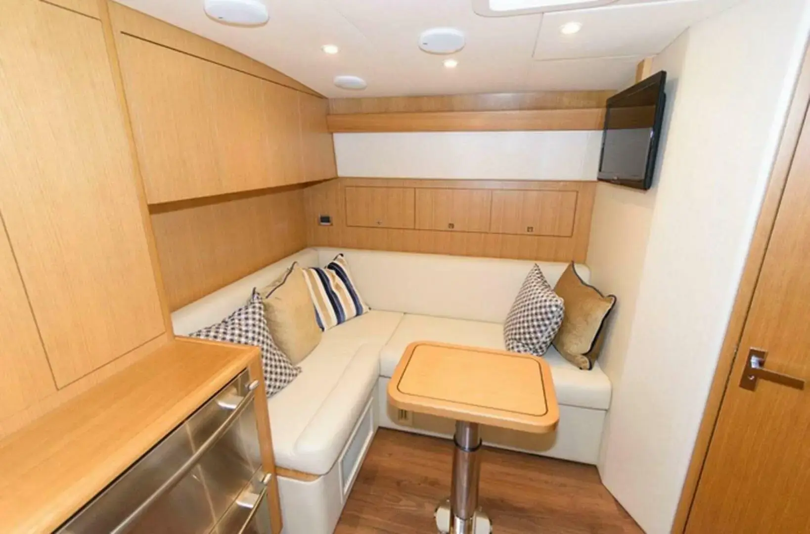 2015 Hatteras 43 sport express