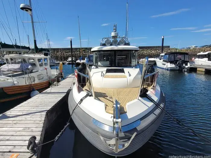 2014 Solid 31 flybridge