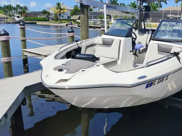 Yamaha Boats AR240