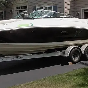 2013 Sea Ray 220 Sundeck