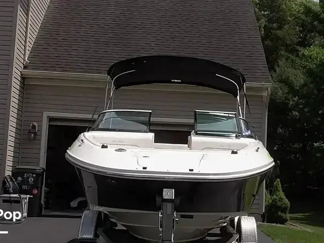 Sea Ray 220 Sundeck