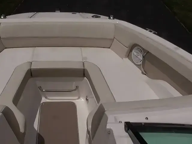 Sea Ray 220 Sundeck