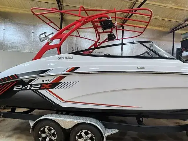 Yamaha Boats 242X E-Series