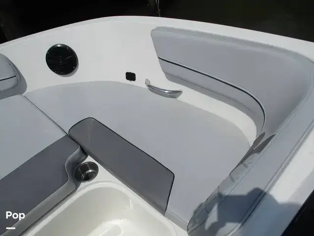 Bayliner Vr6