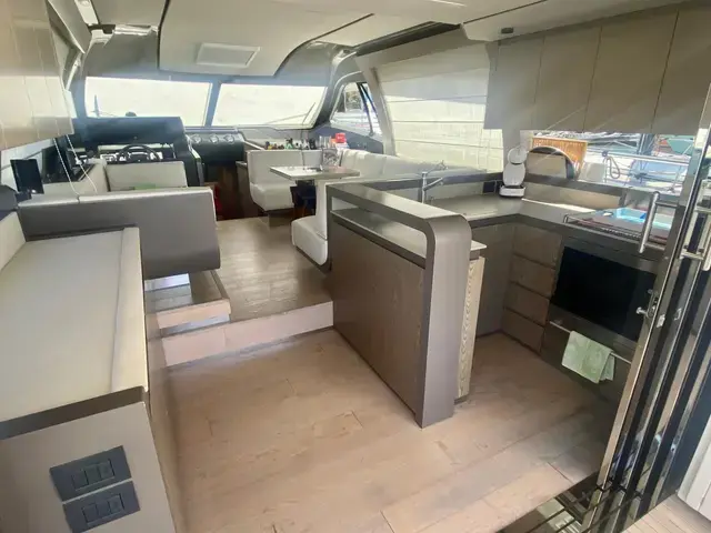 Ferretti Yachts 550