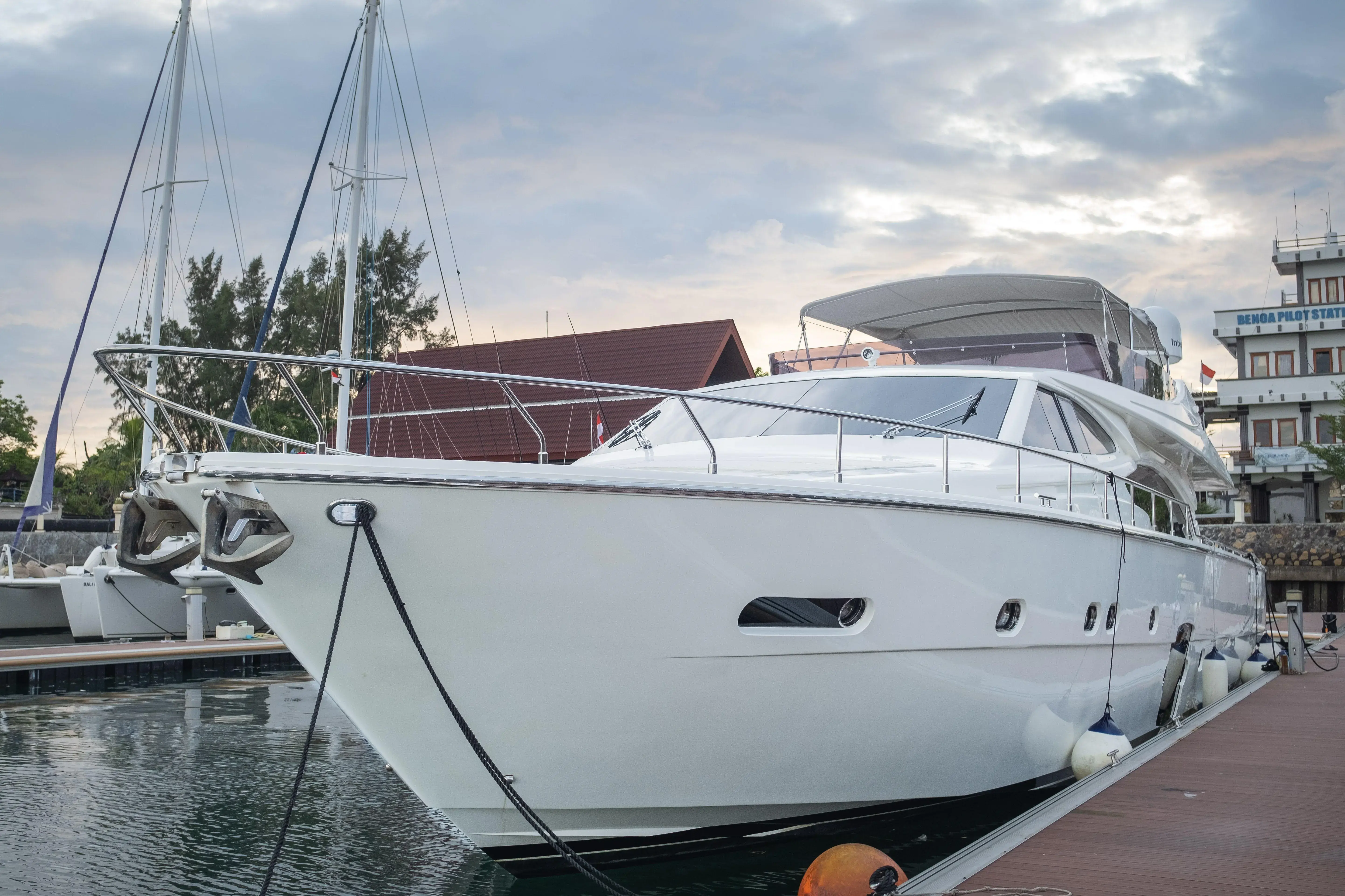 2009 Ferretti 780