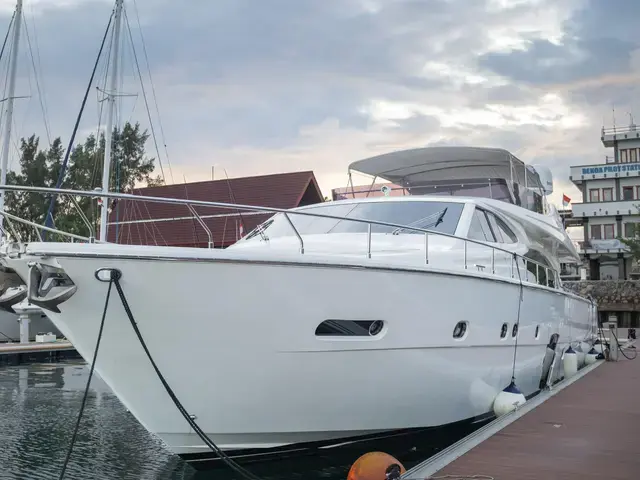 Ferretti Yachts 780