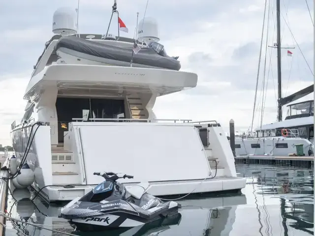 Ferretti Yachts 780