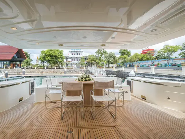 Ferretti Yachts 780