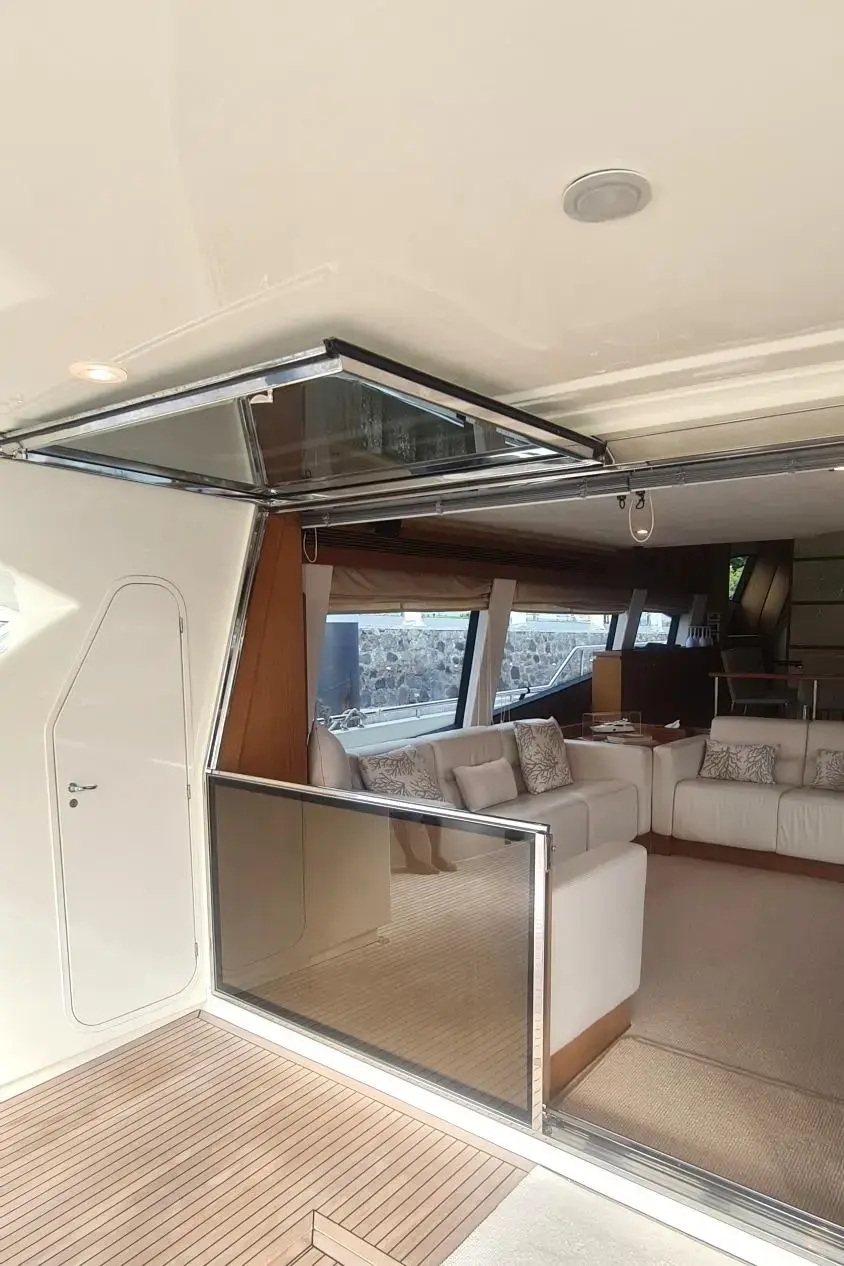 2009 Ferretti 780