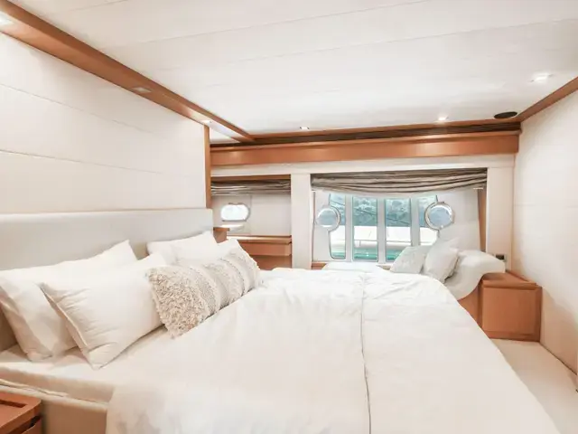 Ferretti Yachts 780