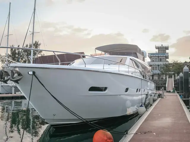 Ferretti Yachts 780