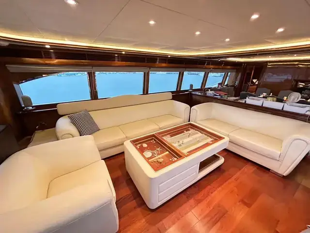 Ferretti Yachts Customline 112