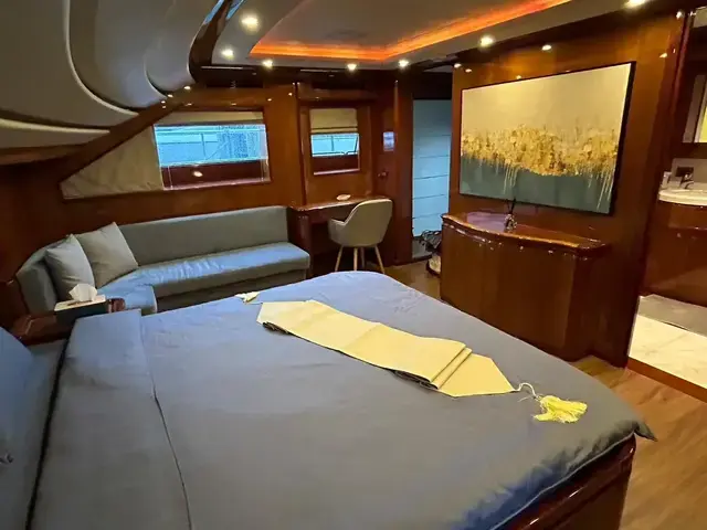 Ferretti Yachts Customline 112