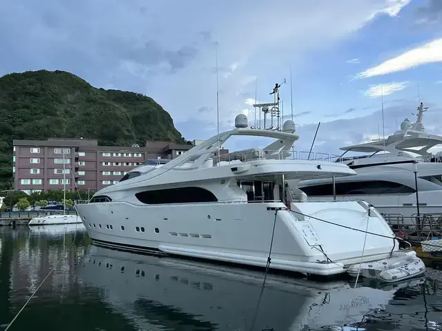 Ferretti Yachts Customline 112