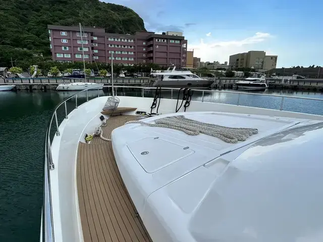 Ferretti Yachts Customline 112