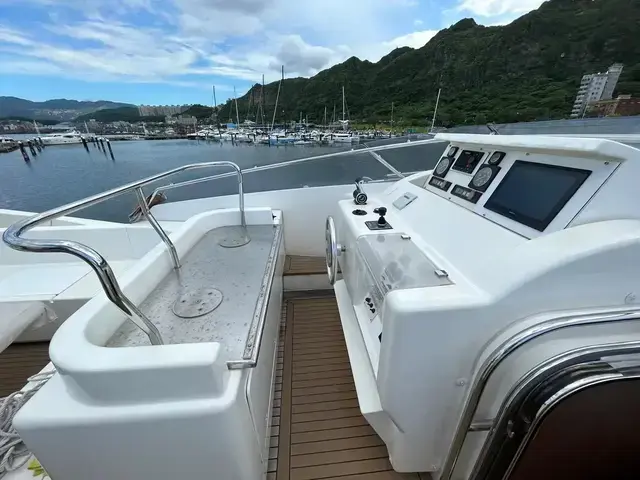 Ferretti Yachts Customline 112