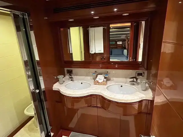 Ferretti Yachts Customline 112