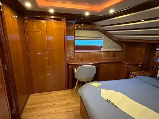 Ferretti Yachts Customline 112